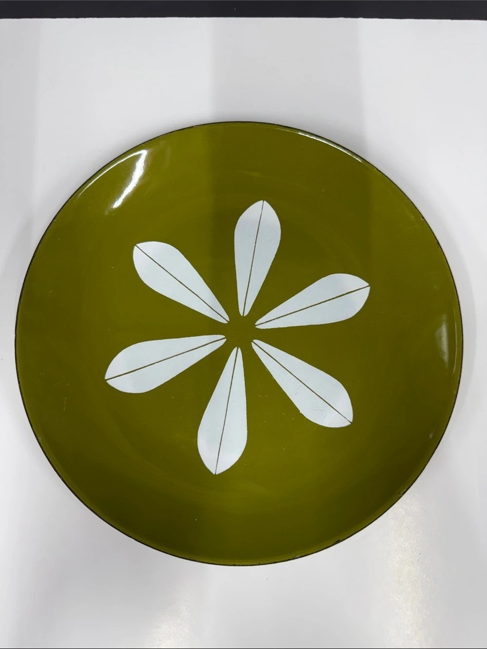 1960s Cathrineholm 10¼” avocado-green Lotus enamel plate